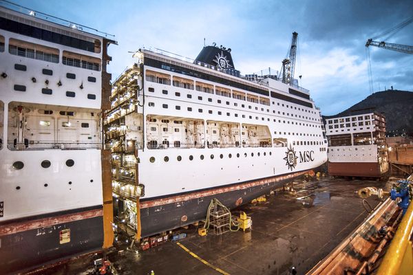 MSC Sinfonia getting extended during the renaissance programm