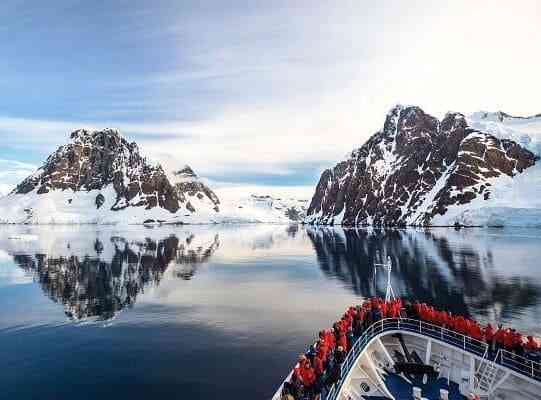 SilverCloud-SilverCloudcruisingthroughtheiceSvalbard-1914SilverCloud-2019byDenisElterman