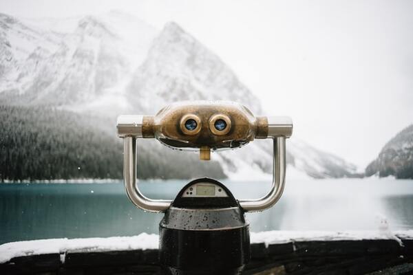 Old fashion style binoculars - Fairmont Chateau Lake Louise, Lake Louise, Canada | by Shane Hauser 600x400