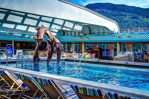 Pool onboard a cruise ship | by Mariam Michelle PX 600x400