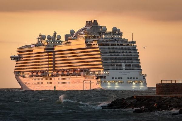 Regal Princess off the coast of Mexico | by Sven Lachmann Px 600x400