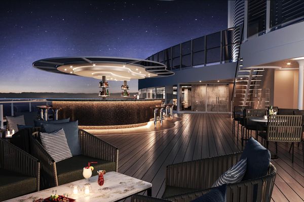 Sky Bar outside the buffer area on MSC Seashore | 600x400