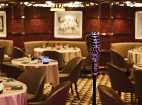 Silver Muse - The intimate setting of the Silver Note, where is possible to enjoy amazing food while listening to live jazz music