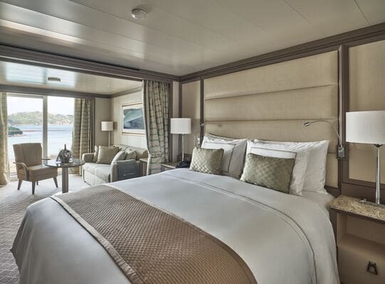 Bed of the Veranda Suite Silver Moon, Silversea Cruises to Athens Piraeus