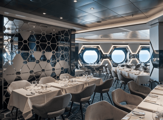 MSC World Europa, Esagono Hexagon Restaurant