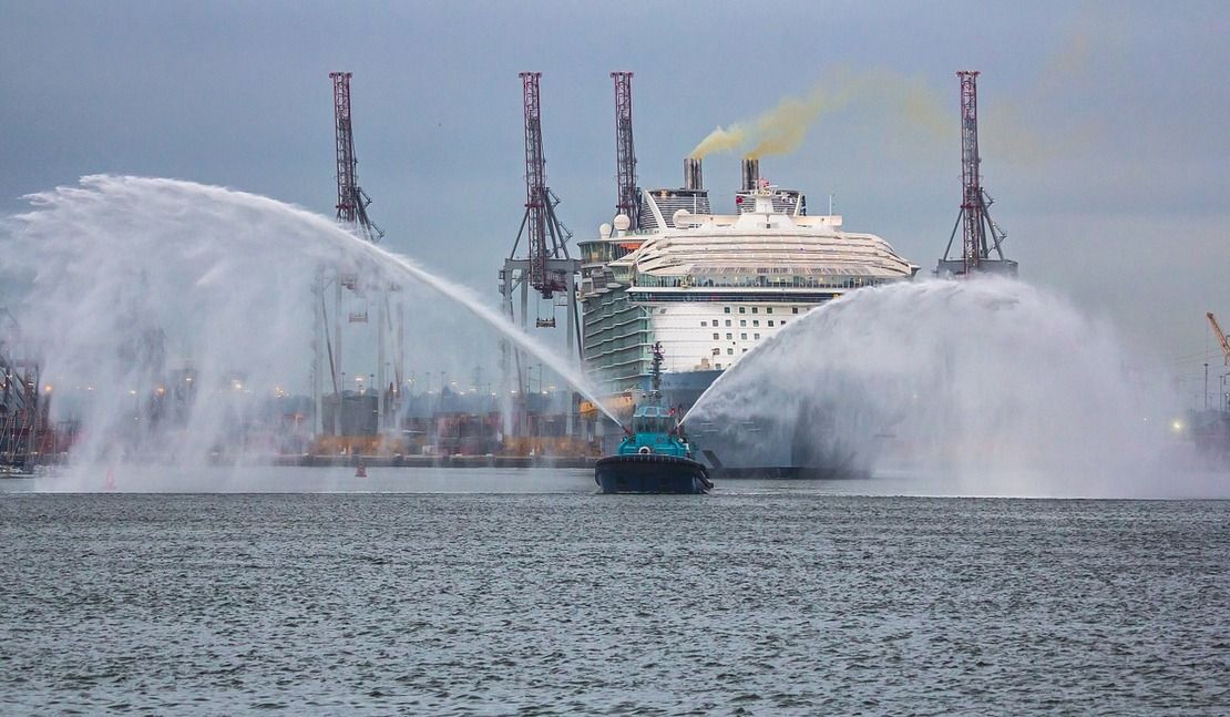 Harmony of the Seas arriving in Southampton 