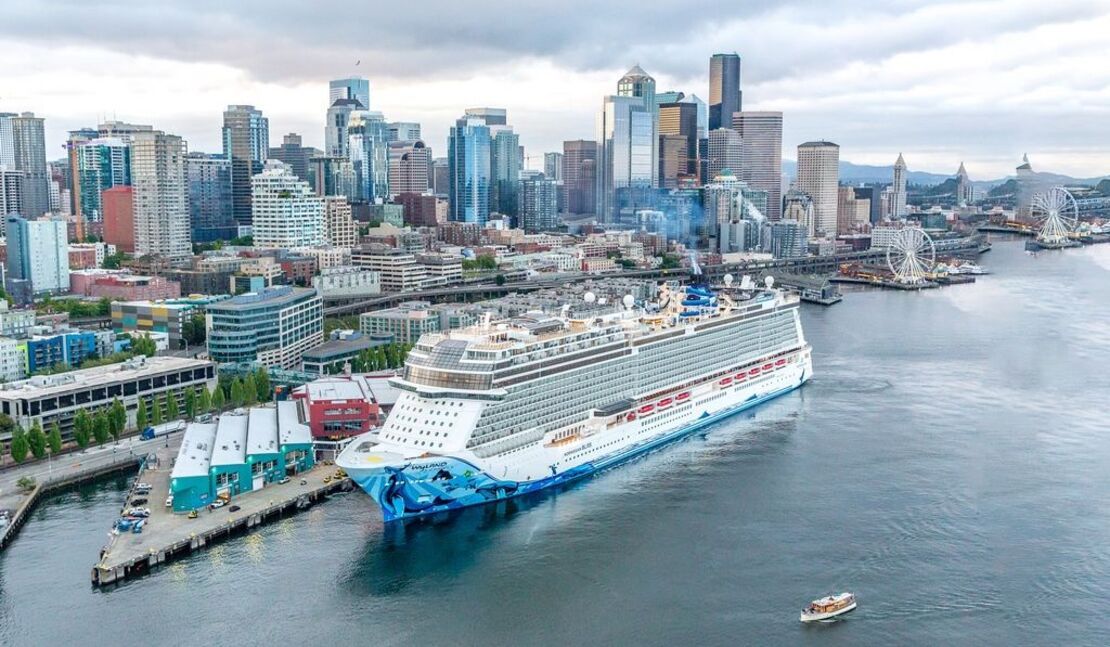 The Norwegian Dawn in front of Seattle, Canada