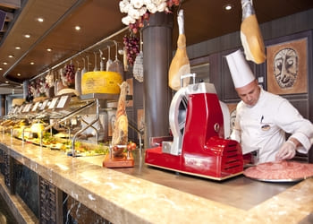 Bora Bora Buffet is the main Serlf-service and pizzeria on MSC Splendida